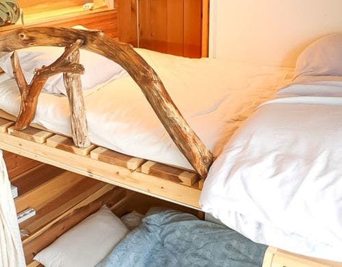 ・木の温もりを感じる２段ベッド