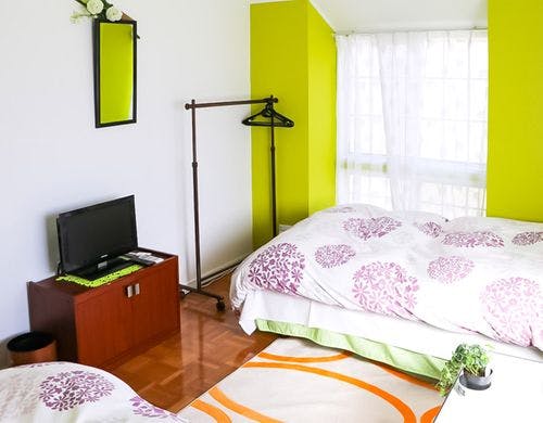 ・グリーンを基調とした明るい印象のお部屋