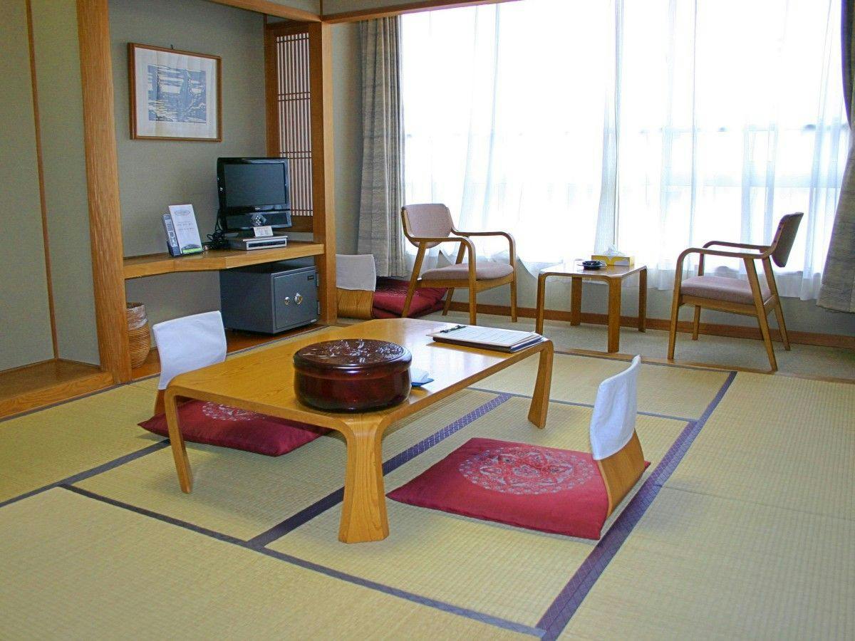 8～10畳和室(トイレ付き）