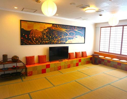 和の風情が香る温かみのある客室