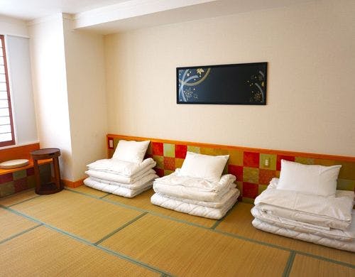 モダンな和のインテリアが光る和室。