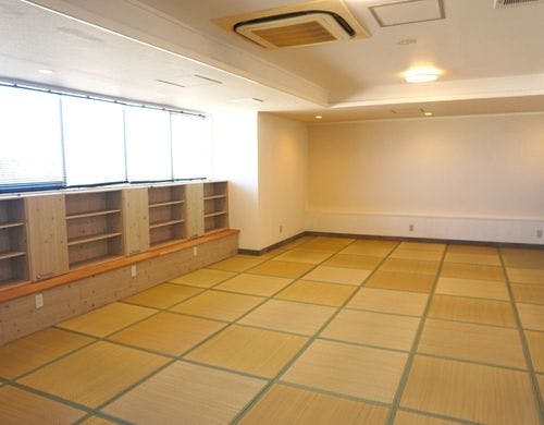 最大10名まで宿泊可能な広々とした大和室。