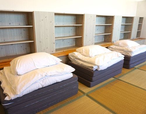 コンセント多数完備で快適に過ごせます。