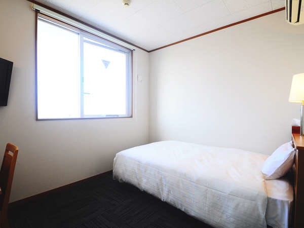 Tempat tidur semi-double