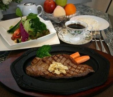 Makan tengah hari stik sirloin ~ Satu contoh ~
