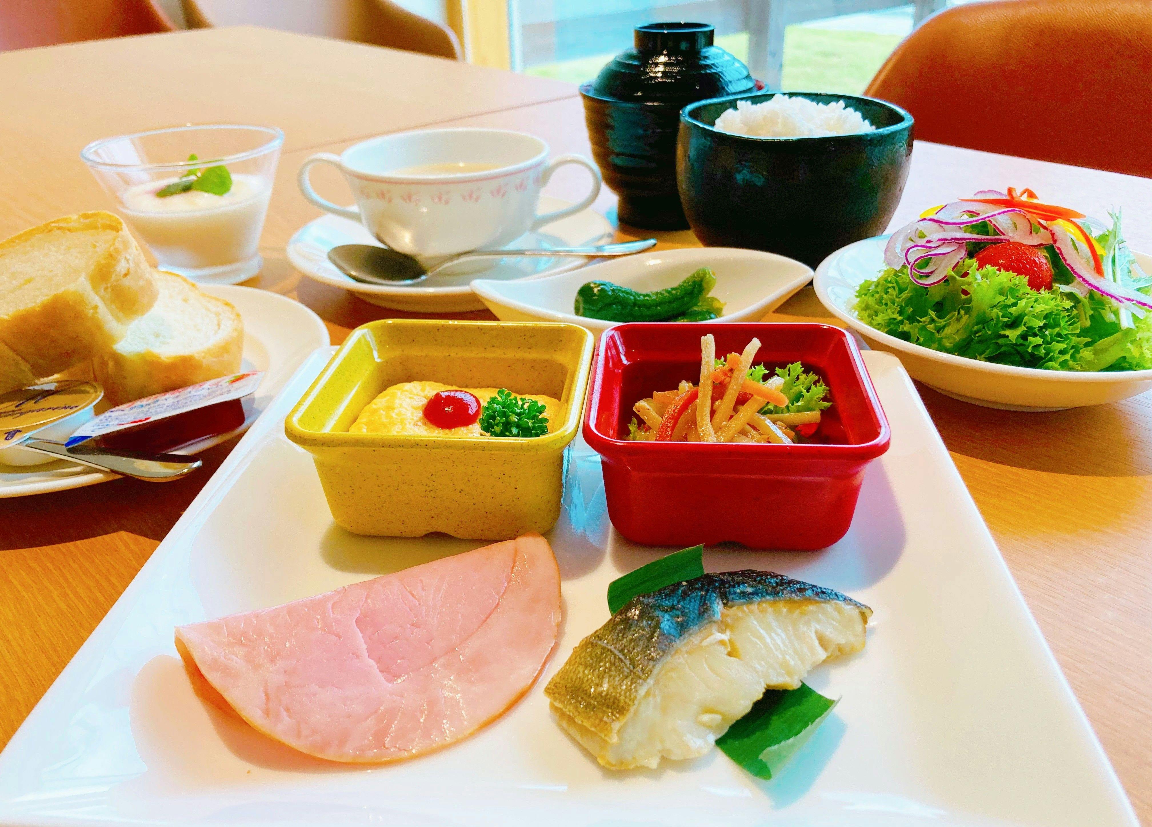 อาหารเช้าแบบบุฟเฟ่ต์ครึ่งหนึ่ง