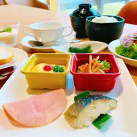 อาหารเช้าแบบบุฟเฟ่ต์ครึ่งหนึ่ง