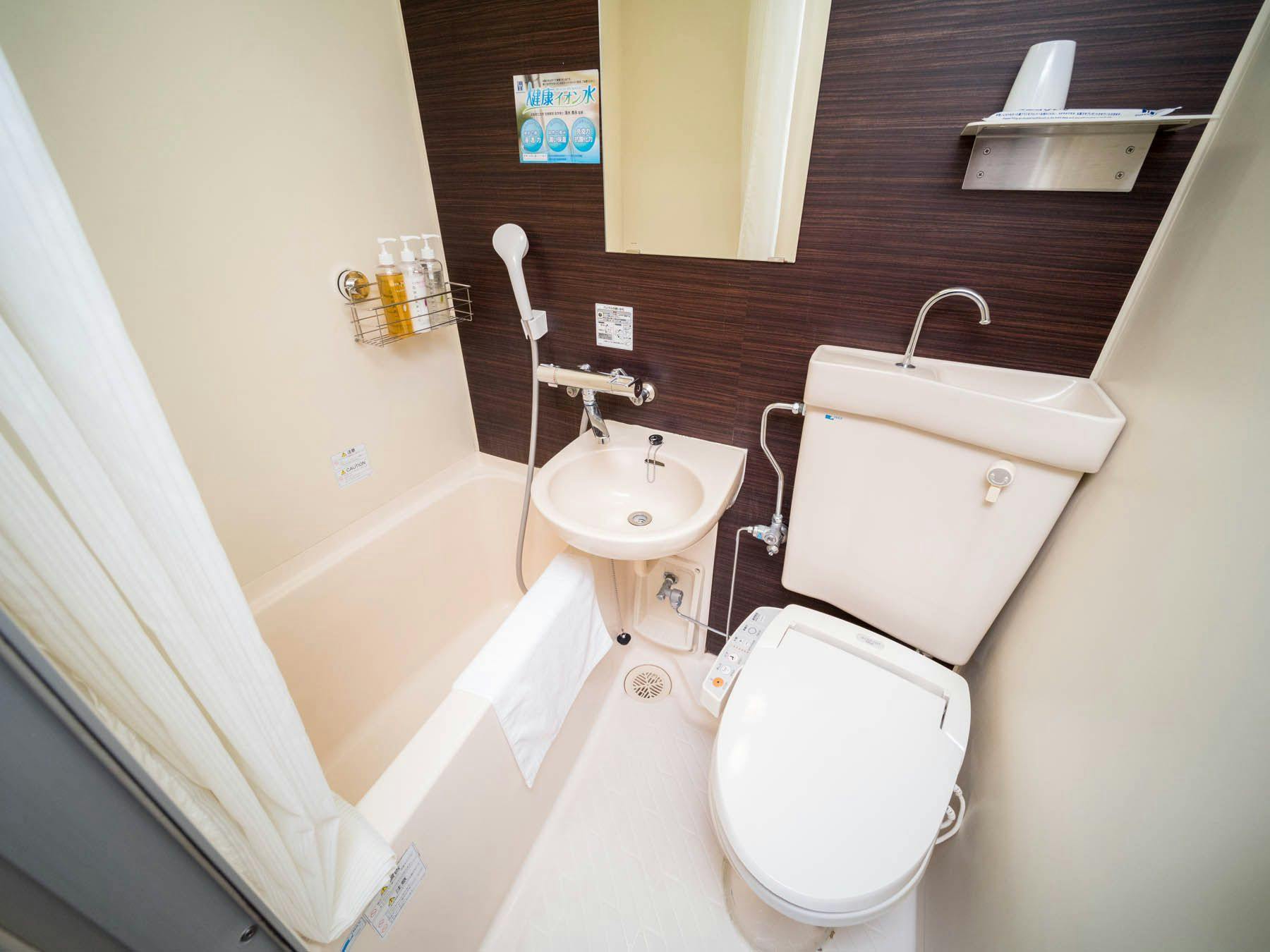 모든 객실에 유닛 욕실 완비.