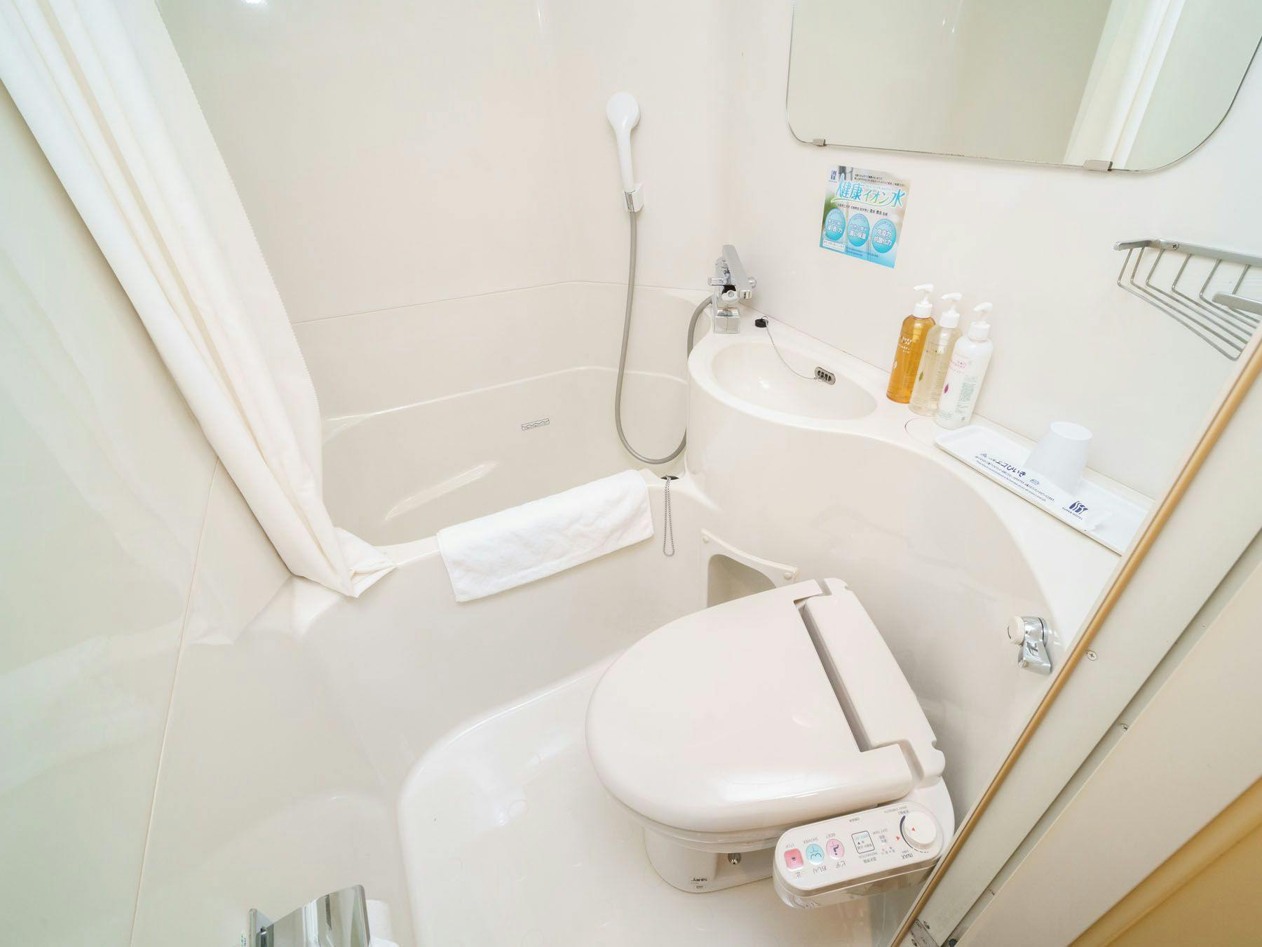 Semua kamar dilengkapi dengan unit kamar mandi.