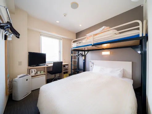 Dilengkapi dengan tempat tidur ganda dan tempat tidur loteng