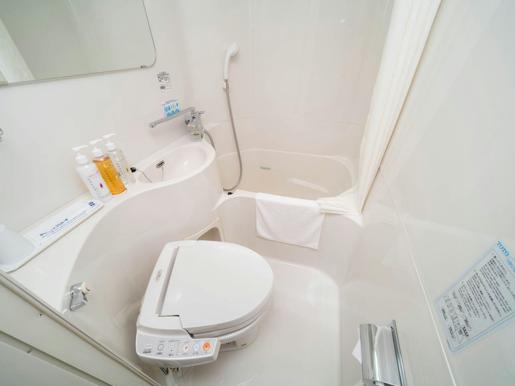 Semua kamar dilengkapi dengan unit kamar mandi.