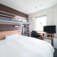 더블 침대와 로프트 침대 포함