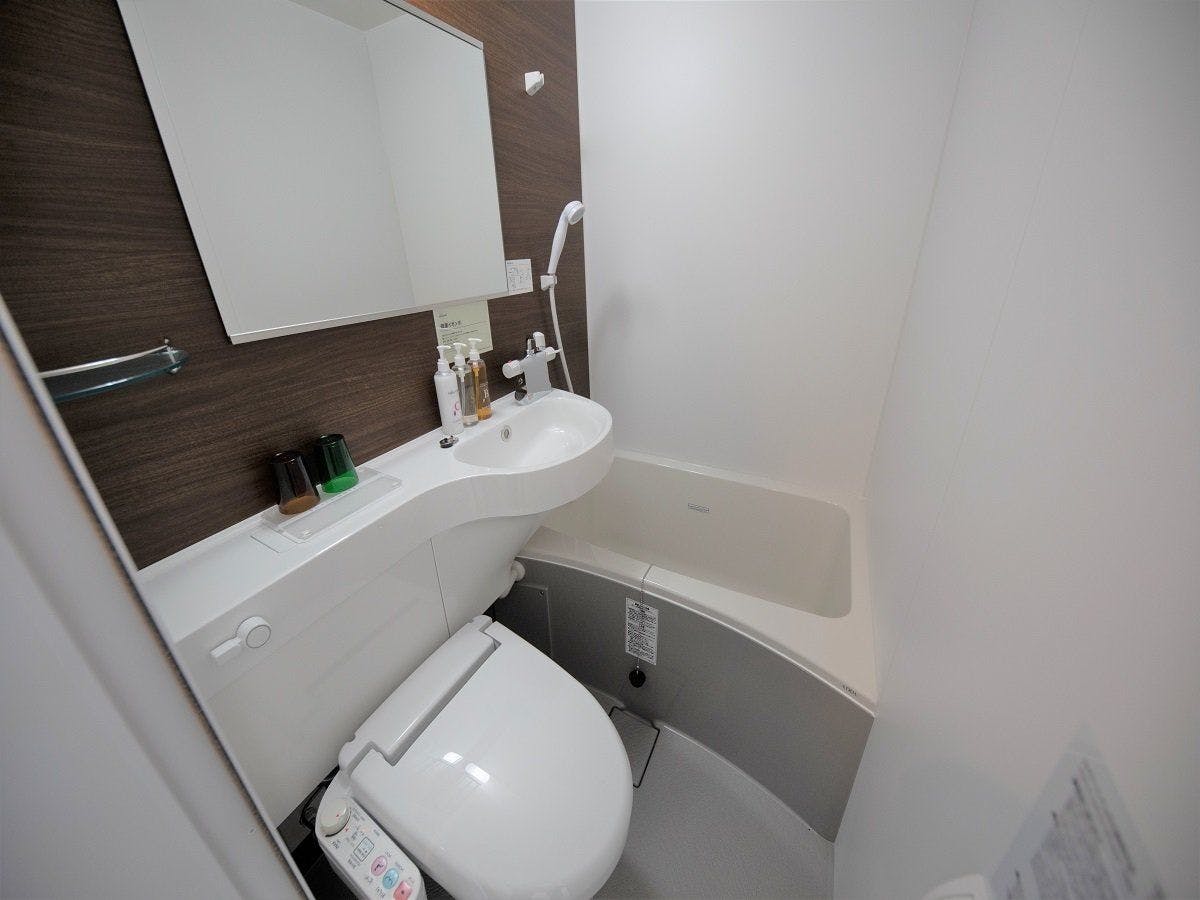 모든 객실에 유닛 욕실 완비.