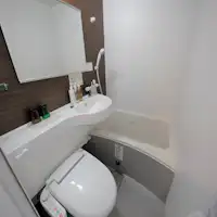 모든 객실에 유닛 욕실 완비.