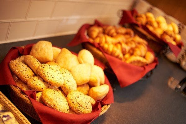 适合喜欢西餐的人！每日更换的面包