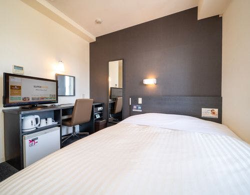 150cm幅のワイドベッドでぐっすり