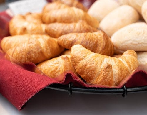 あつあつサクサクのクロワッサンをどうぞ