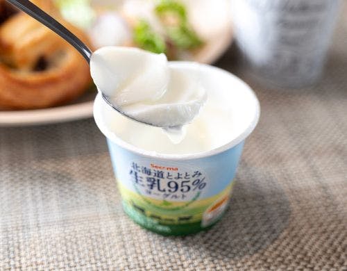 食後に北海道ご当地のヨーグルトをどうぞ