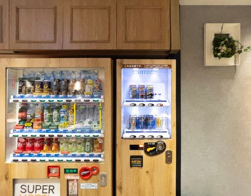 アルコールもジュースも館内販売しています