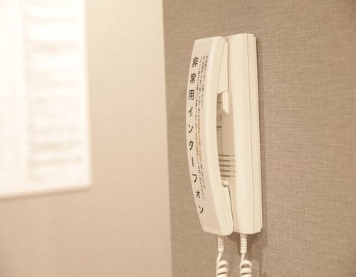 御用の際にフロントにつながる電話あり