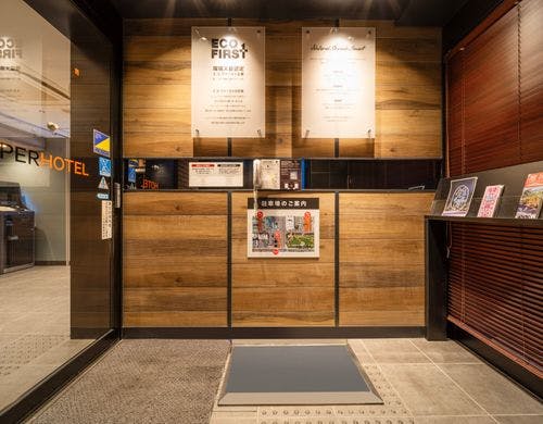 エントランスは24時以降施錠しております