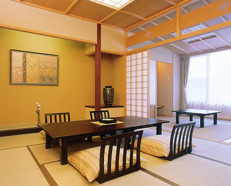 ห้องพัก: ห้องสไตล์ญี่ปุ่น 10 เสื่อ + 4.5 เสื่อ สองห้องเชื่อมต่อกัน