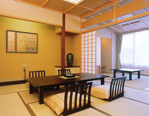 客室：和室10帖＋4