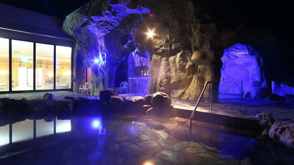 Blue Cave Onsen Pipa no Yu Yuurin-kan