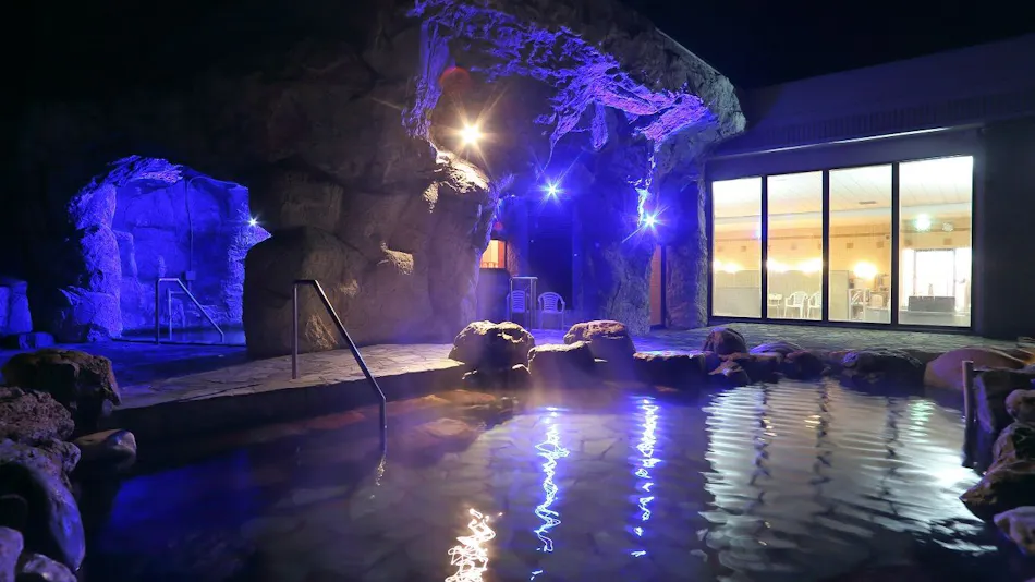 Blue Cave Onsen Pipa no Yu Yuurin-kan