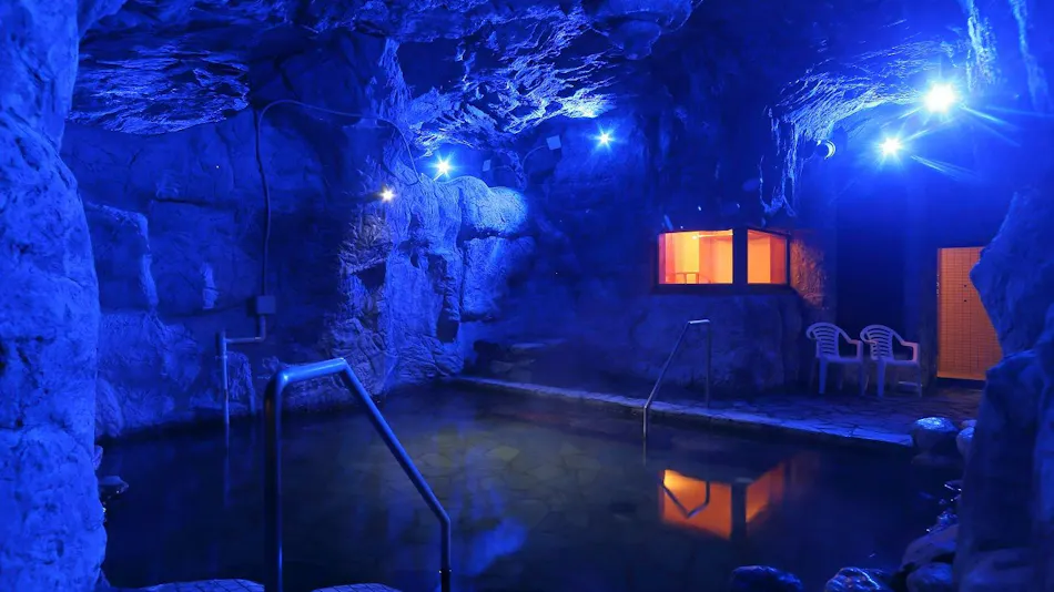 Blue Cave Onsen Pipa no Yu Yuurin-kan