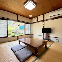 【Kamar】Contoh salah satu kamar di bangunan utama - Akomodasi rumah tradisional.