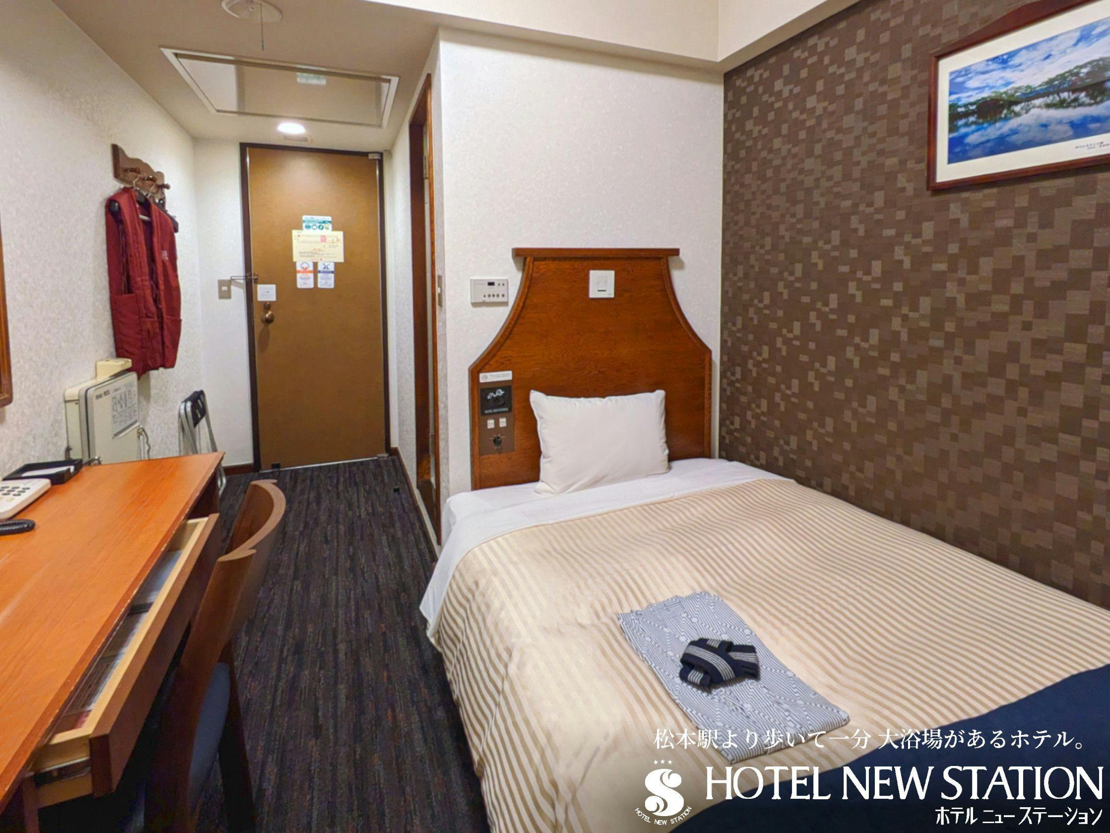 Tempat tidur single lebar