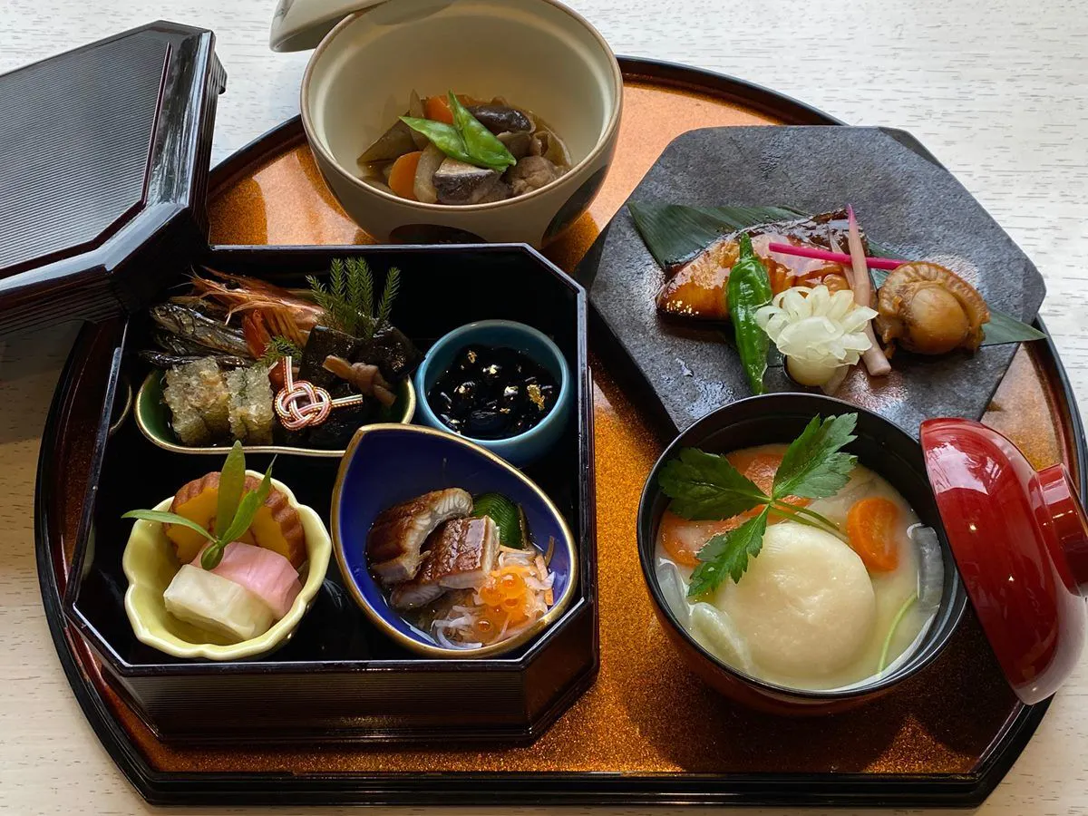 Sarapan gaya Osechi disediakan dari 31/12 hingga 2/1.