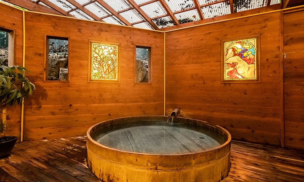 100% 원천에서 흐르는 고라 온천