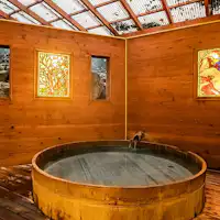 100% 원천에서 흐르는 고라 온천