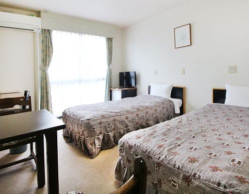 ツインルームA［100cmベッド2台］