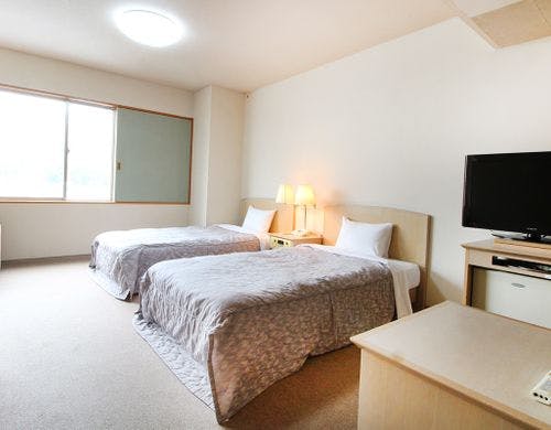 ツインルームB［110cm2台+ソファ2台］