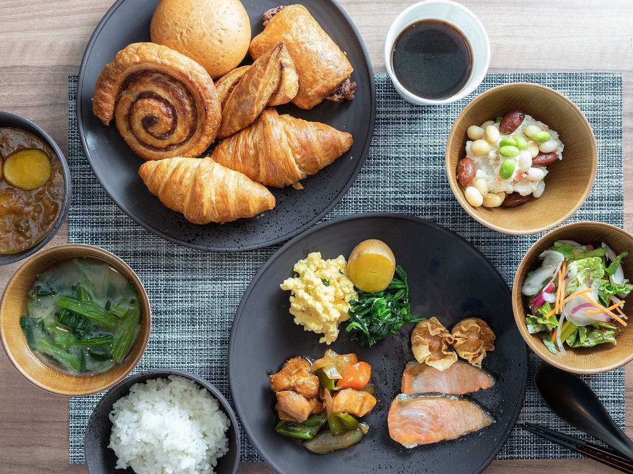 คุณสามารถเพลิดเพลินกับทั้งอาหารญี่ปุ่นและอาหารตะวันตก