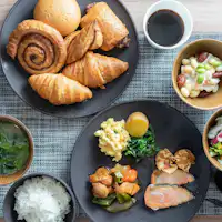 คุณสามารถเพลิดเพลินกับทั้งอาหารญี่ปุ่นและอาหารตะวันตก