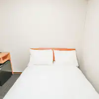 เตียงคู่ขนาดกะทัดรัด กว้าง 140 เซนติเมตร