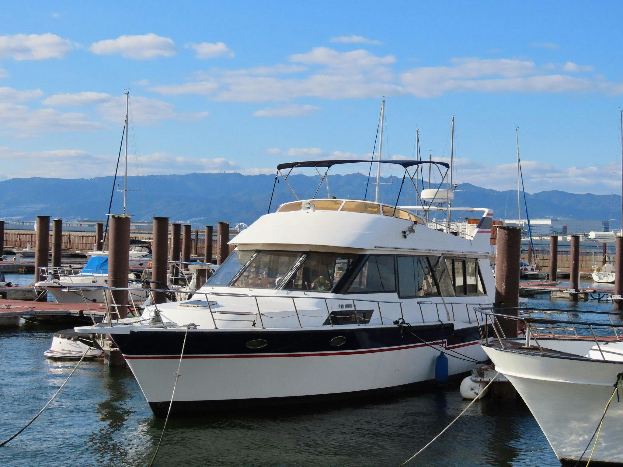 Osaka North Port Marina HULL