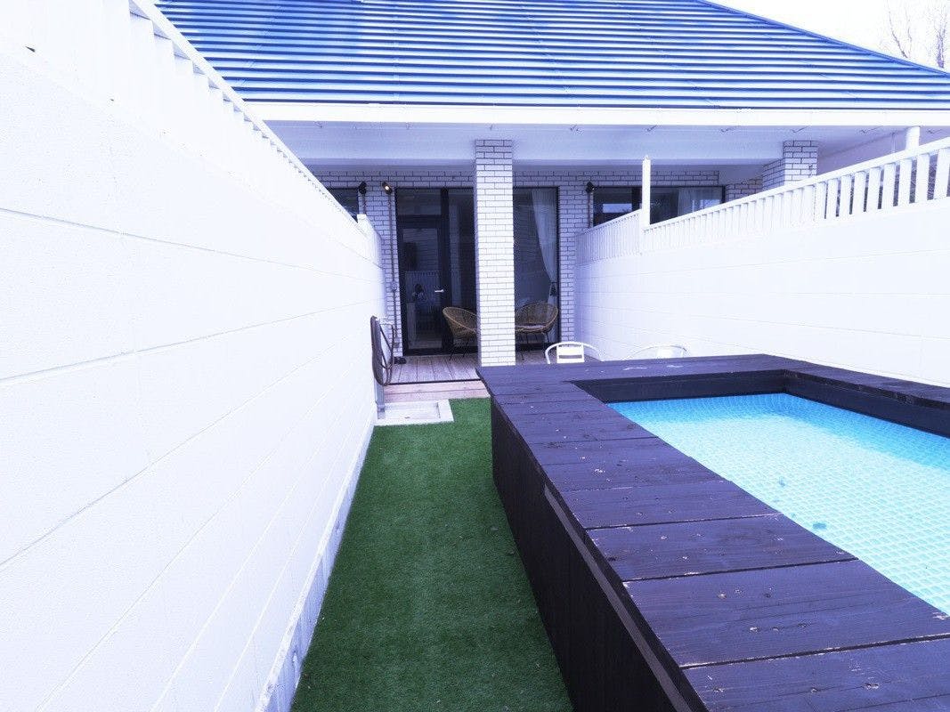 Osaka North Port Marina HULL