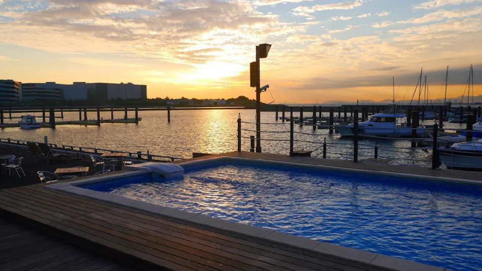 Osaka North Port Marina HULL