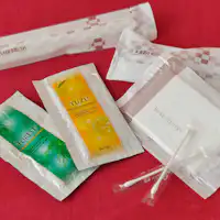 Sisir, pisau cukur, spons, dan fasilitas gratis lainnya