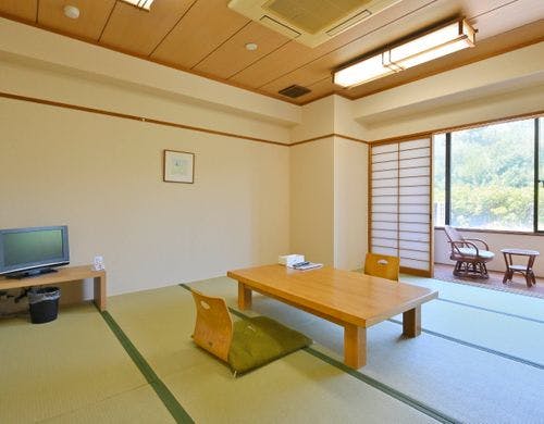 禁煙和室（2F）