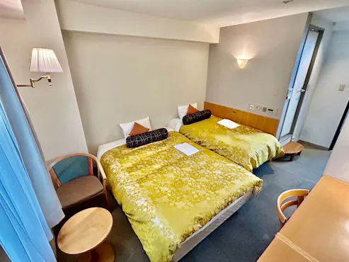 【เตียงคู่ 2 เตียง】ห้องคอมแพคต์ทวิน