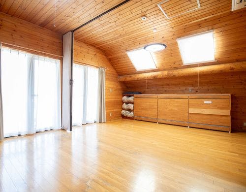 *【ログハウス・バストイレ】