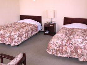 姉妹館の天然温泉に入れるビジネスホテルグリーンプラザ