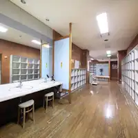 ห้องเปลี่ยนเสื้อผ้า (ชาย)