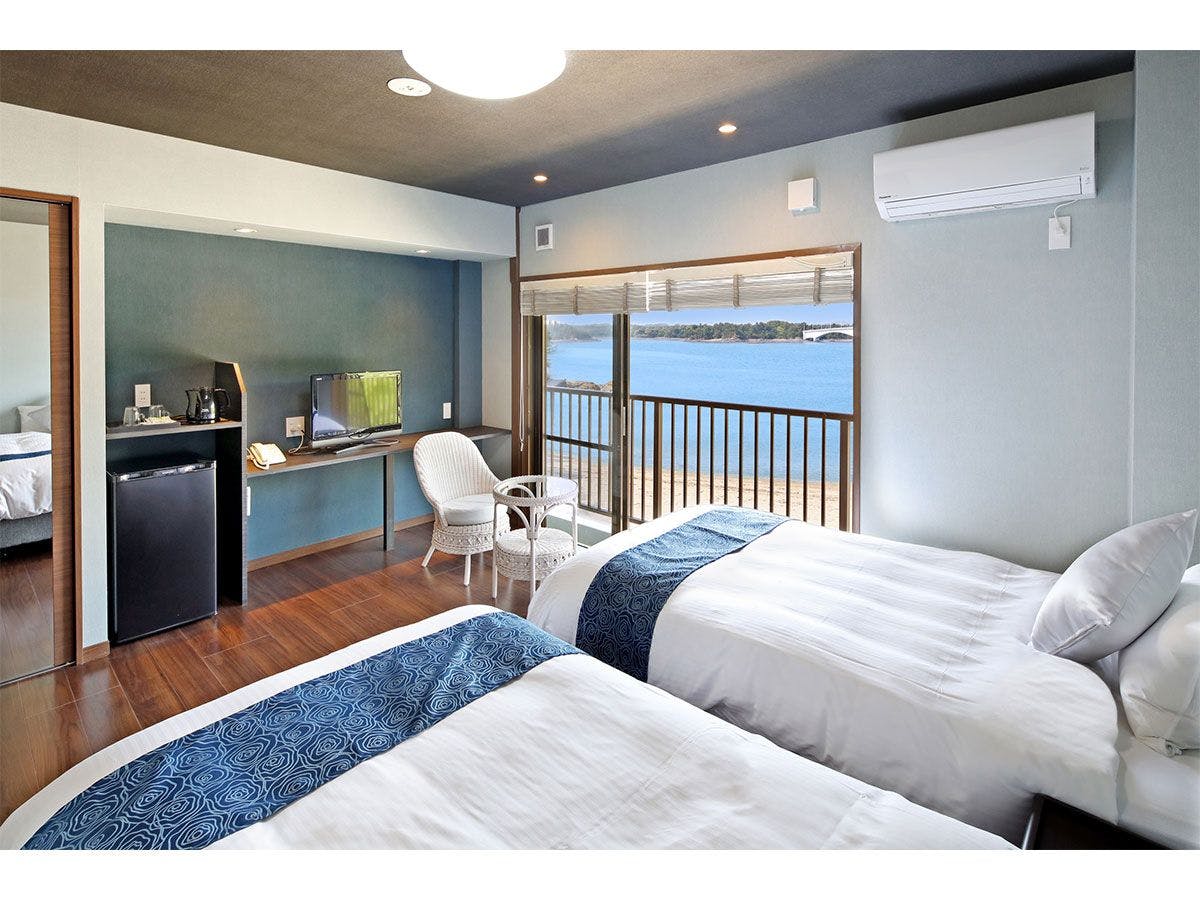 Oceanfront Superior Twin